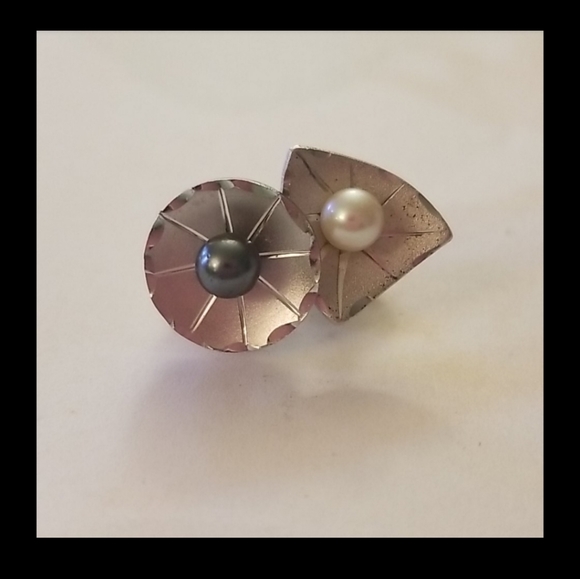 Vintage Beautiful Pearl Pins - Picture 4 of 4